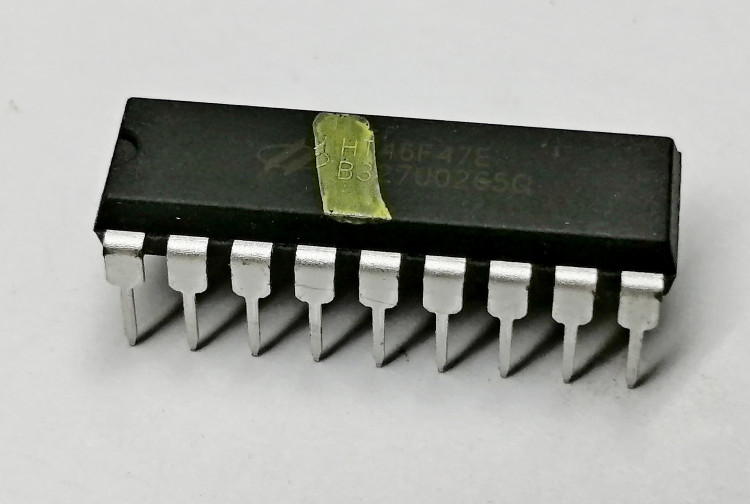Микроконтроллер НТ46R47 STR4Y0301 (желтый)